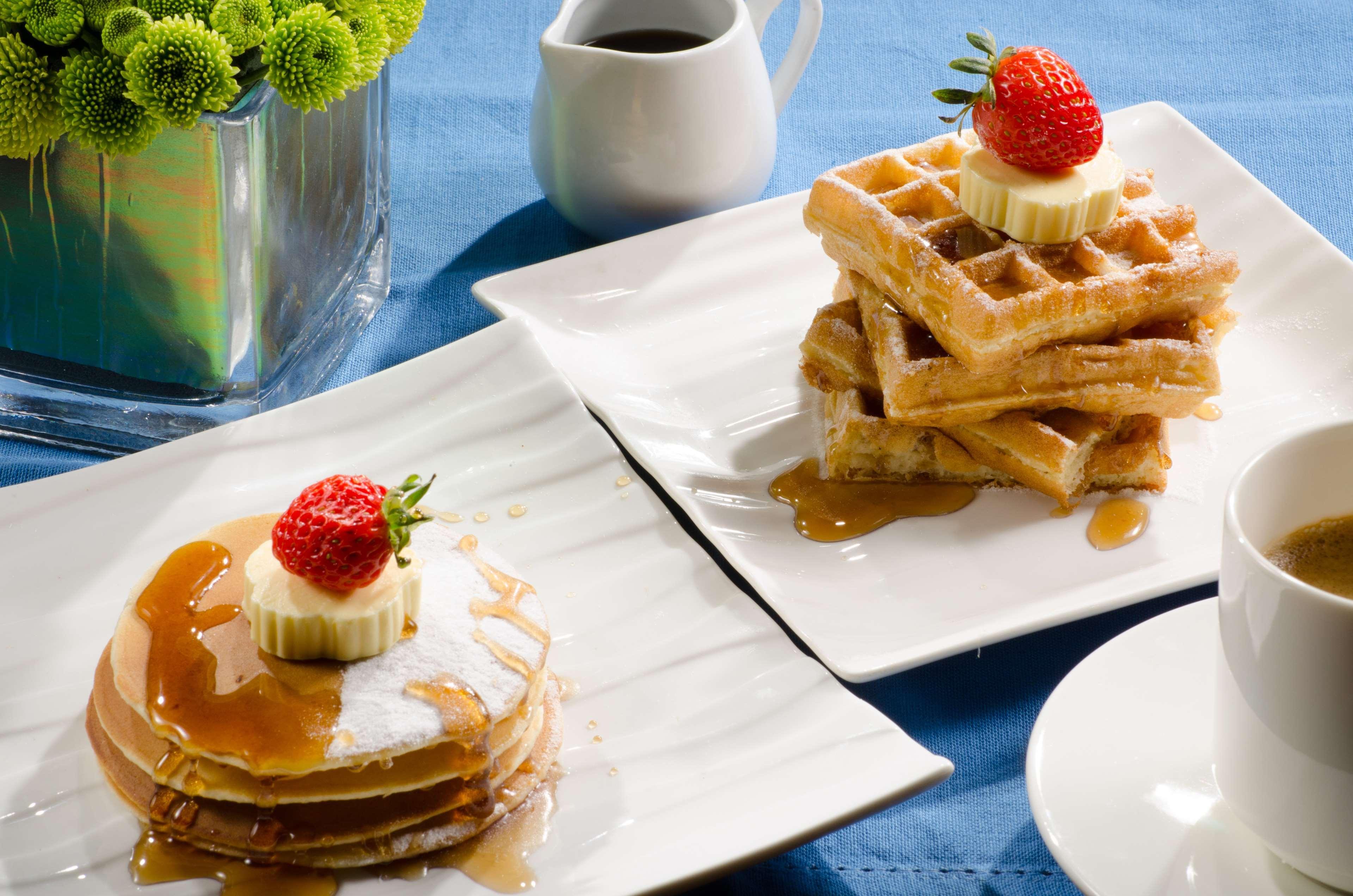 Hyatt Regency Kinabalu Kota Kinabalu Exterior foto A stack of waffles