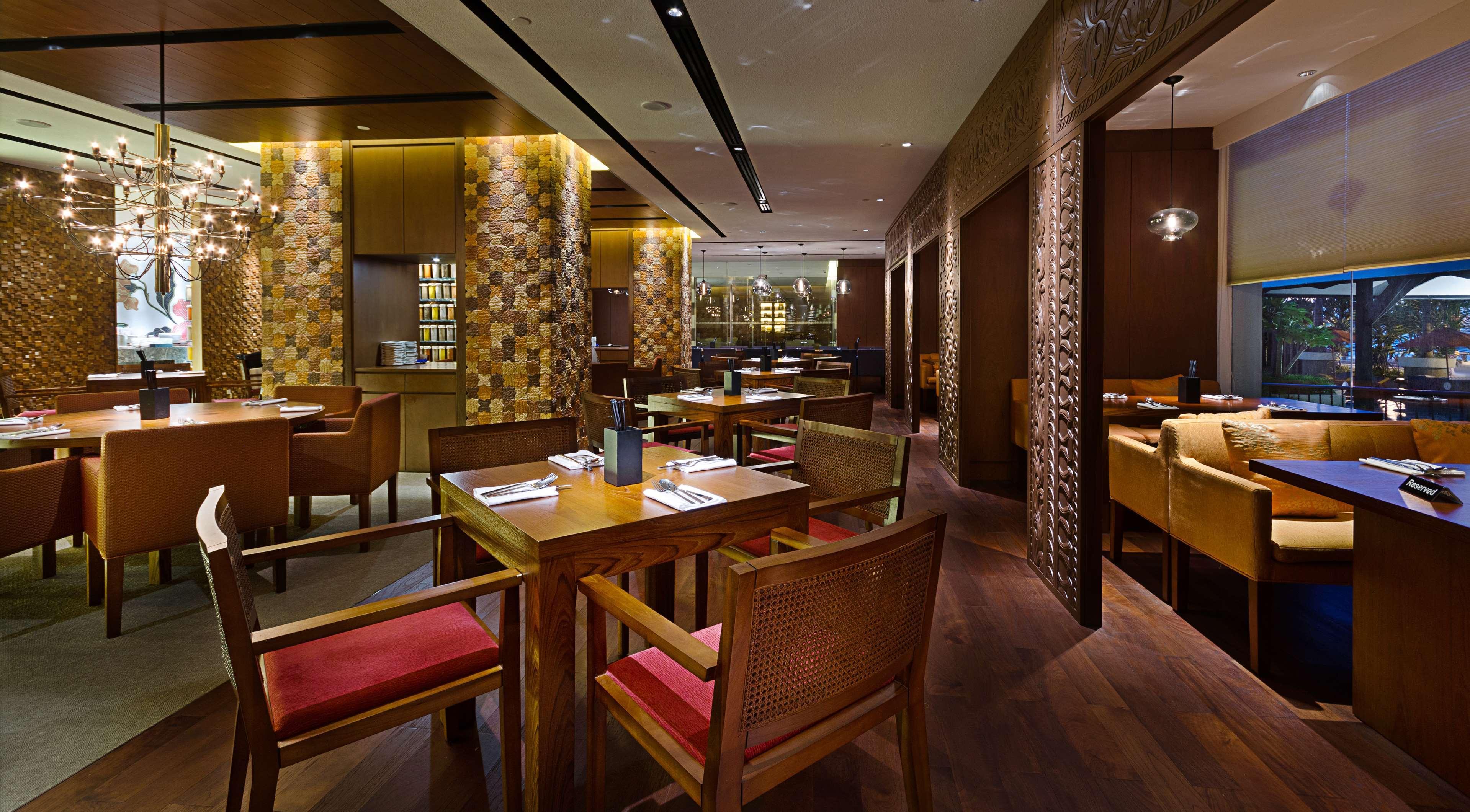 Hyatt Regency Kinabalu Kota Kinabalu Exterior foto The interior of a restaurant in Singapore