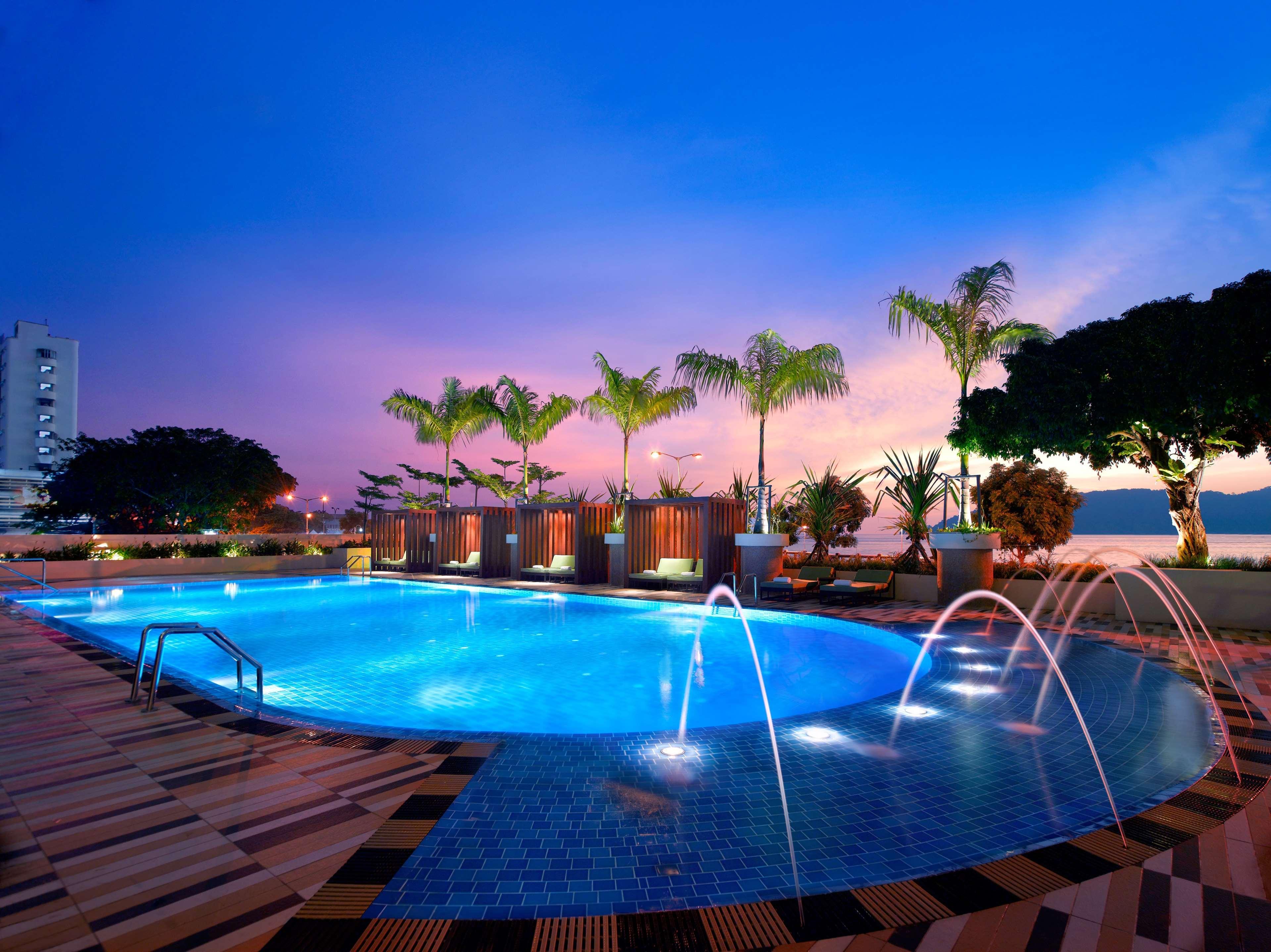Hyatt Regency Kinabalu Kota Kinabalu Exterior foto The swimming pool at the hotel