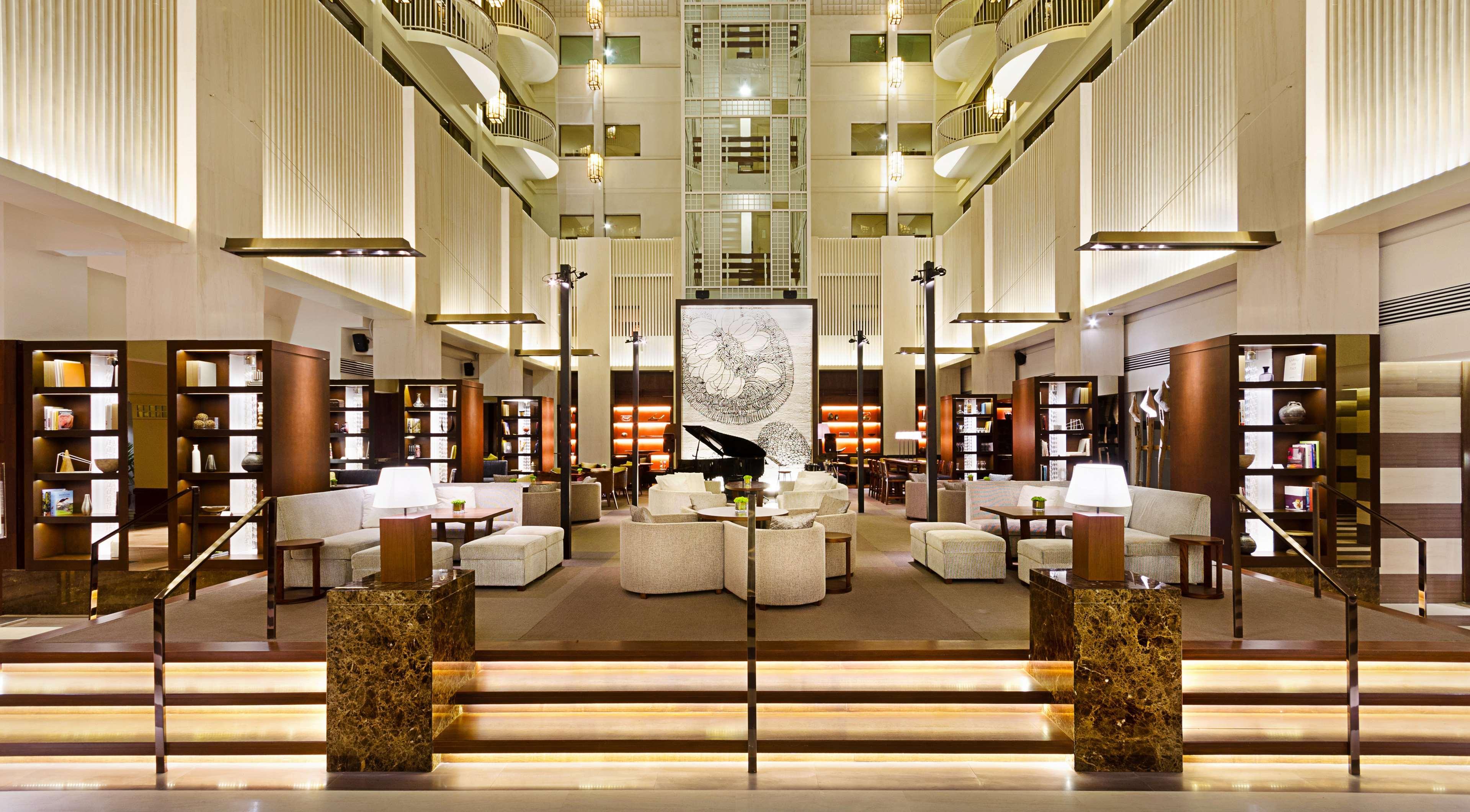 Hyatt Regency Kinabalu Kota Kinabalu Exterior foto The lobby of the hotel